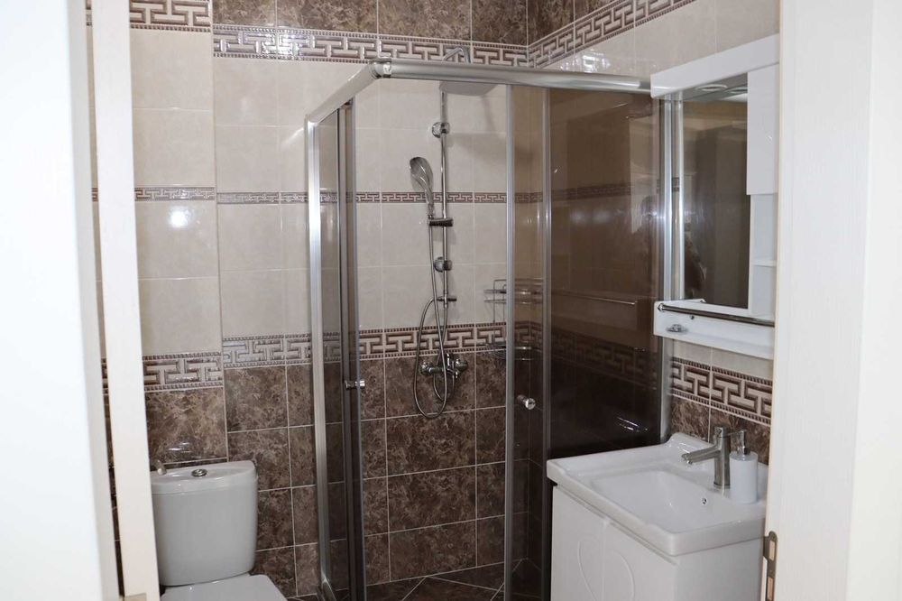 Дава се под наем Многостаен апартамент в Варна, Възраждане 3 - 300 кв.м за 1500 € - Снимка #3