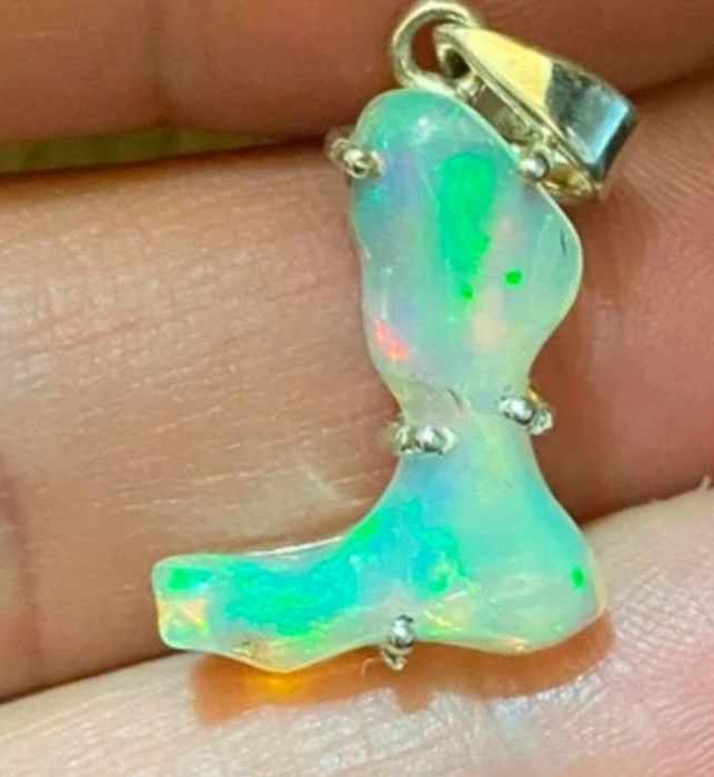 Pandantiv opal rainbow unicat