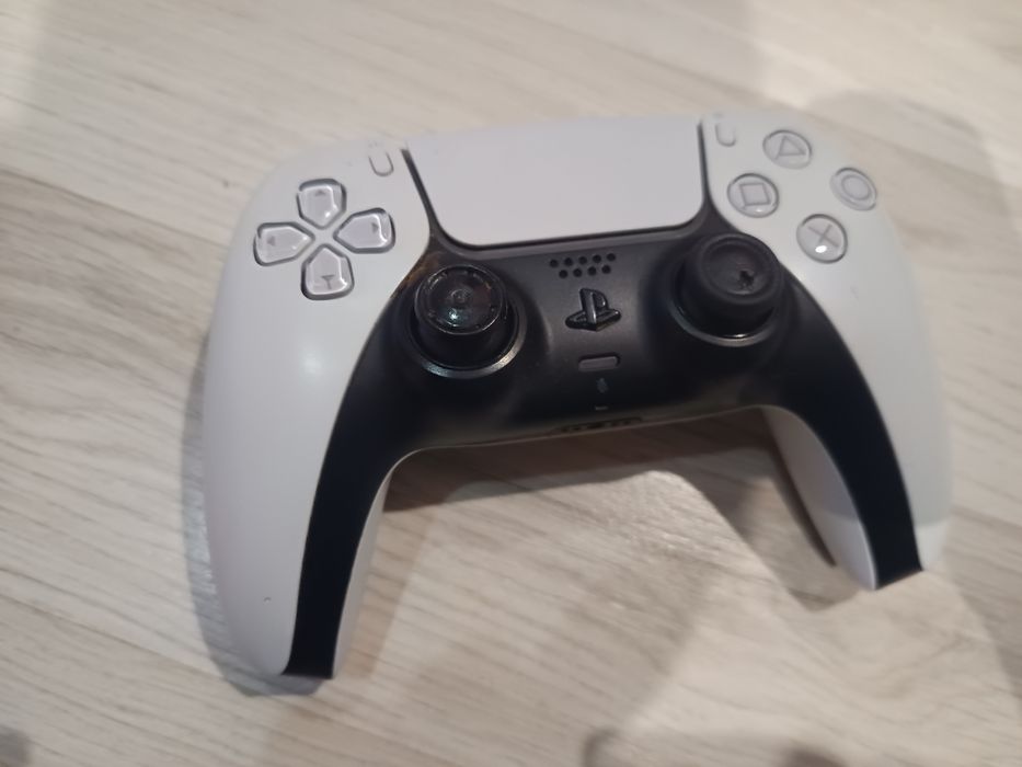 Работещ джоистик само едното копче не рабори