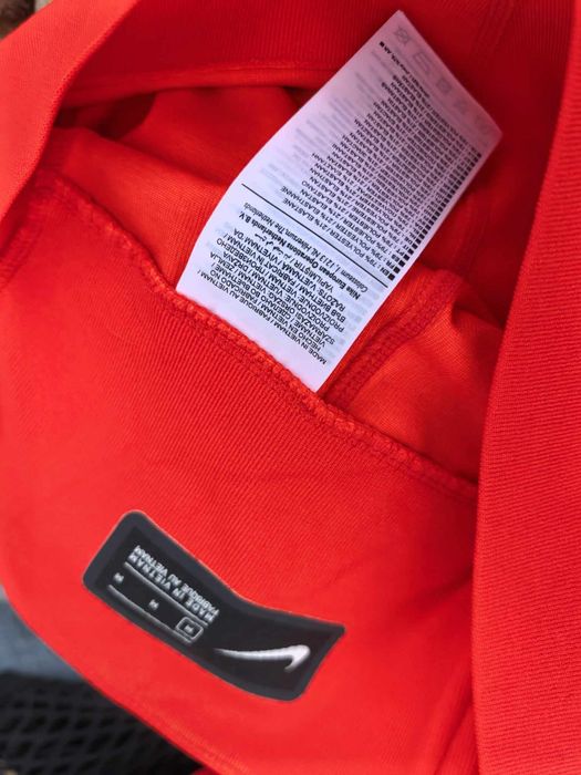 Nike жесток оригинален дамски клин М размер