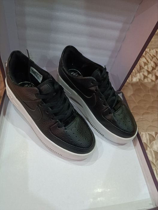 Женские кроссовки Nike 39 размер.