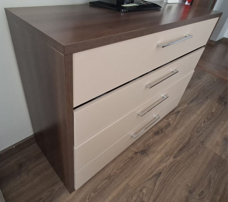 Vând mobila de dormitor marca Lems
