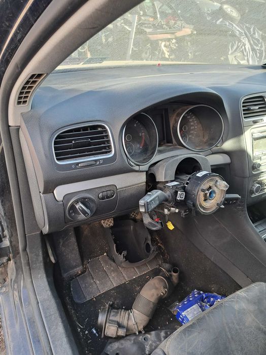 Продавам арматурно табло VW Golf VI с пасажерски Airbag