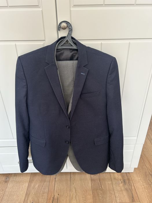 Продам мужские костюмы