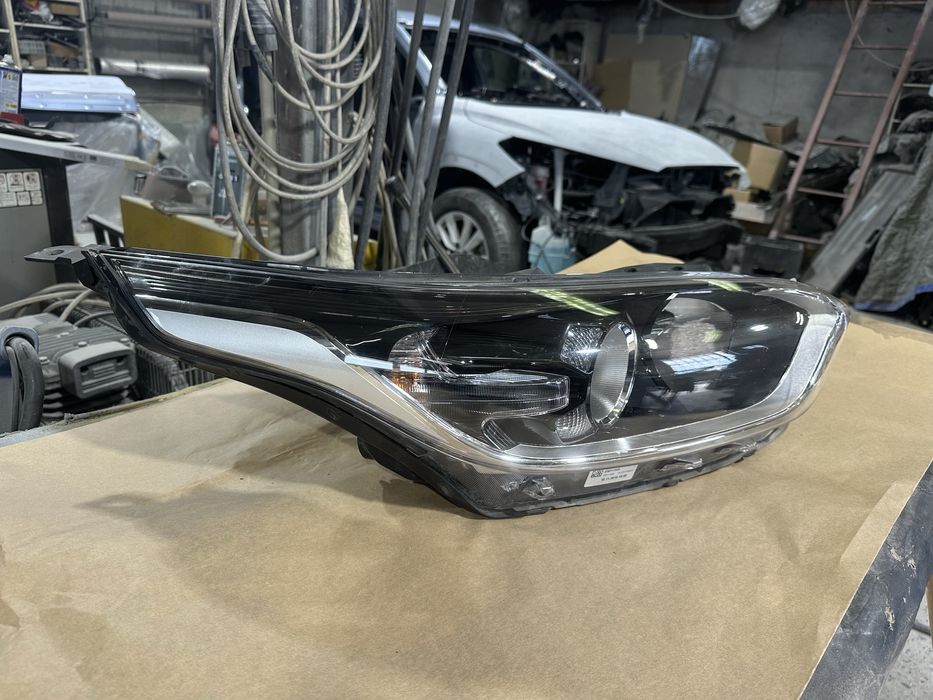 Kia Ceed десен фар