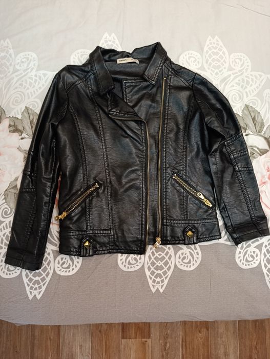 Продам куртку для девочки