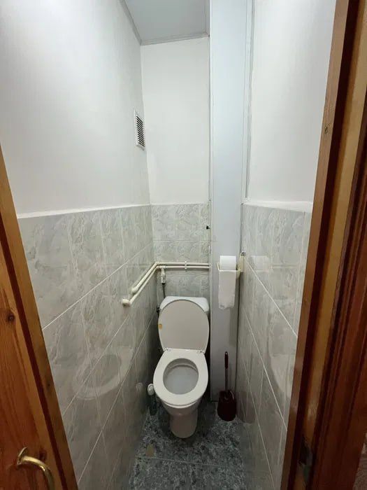 Квартира на С.Азимова 3/4/5 общ пл 75м /77 серия