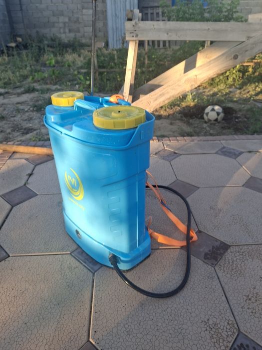 Продаю опрыскиватель ivi 16L