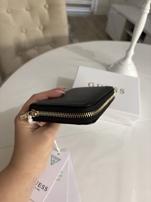 Дамски портфейл Guess