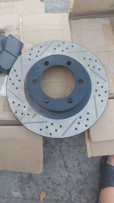 Тормозные перфорированные диски R1 Concept, тормозные шланги StopTech