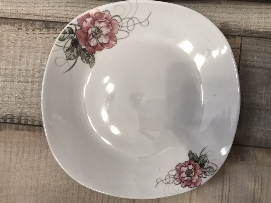 Комплект 7бр чинийки с цветя и една по - голяма