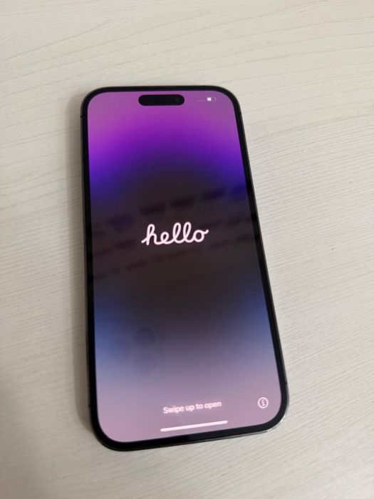Продается Apple iPhone 14 Pro в стильном фиолетовом цвете.