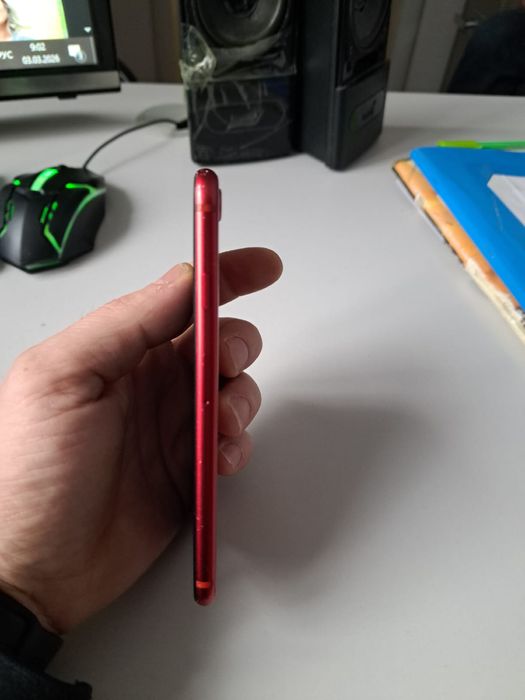 iPhone SE Red Product