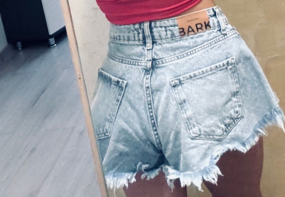 Къси дънки разкроени