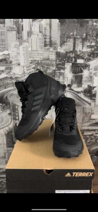 Кроссовки фирменные Adidas Terrex