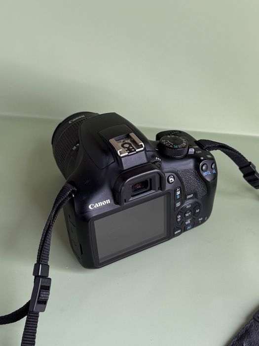 Зеркальный фотоаппарат Canon EOS 1300D