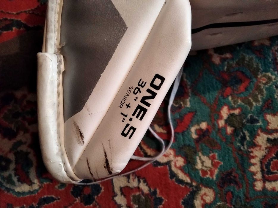 Продам щитки хоккейного вратаря