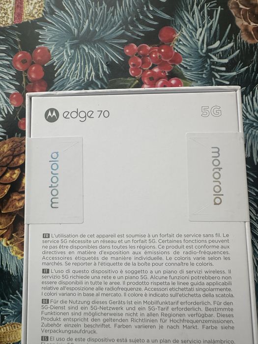 НЕОТВАРЯН Motorola Edge 70 12/512gb Сив или Зелен