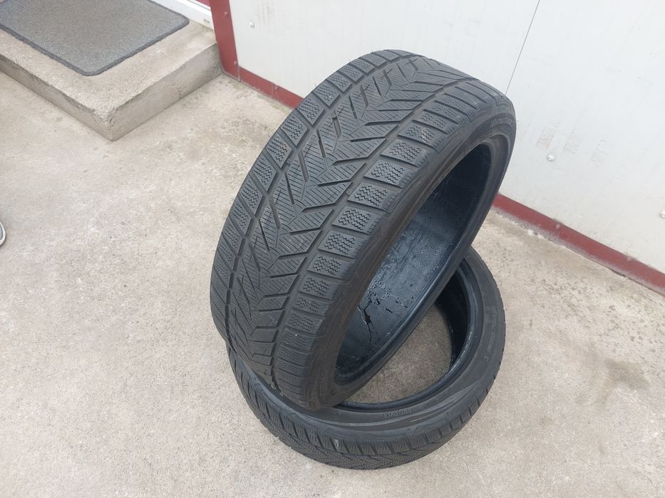 135 lei bucata! Doua anvelope M+S/IARNA 225 40 18 Vredestein