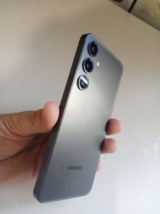 Samsung s24 плюс