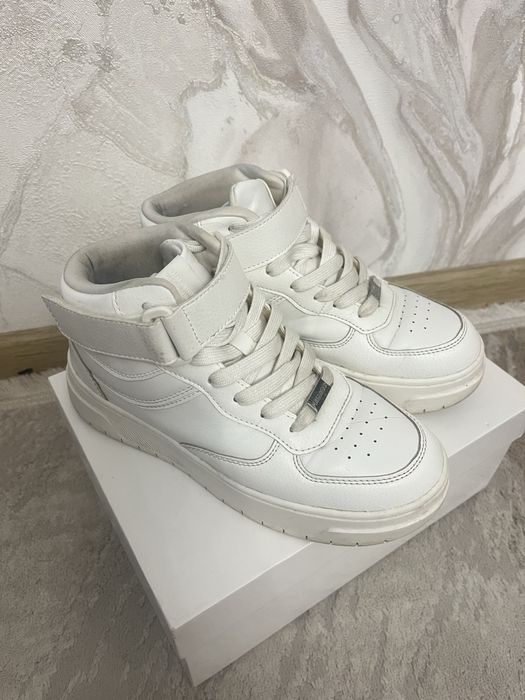 Продам кроссовки 35 р