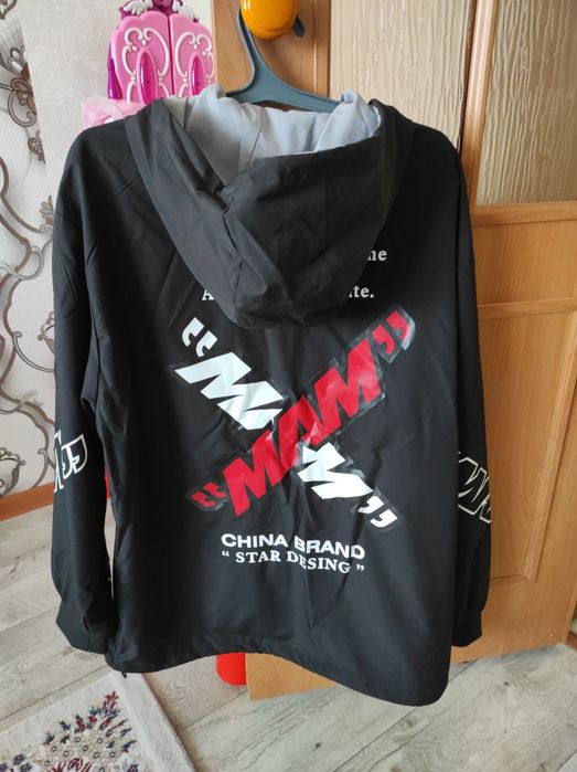 Продается куртка весенняя.