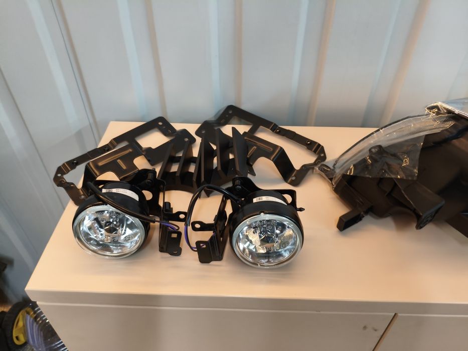 Фары Mitsubishi Montero Sport