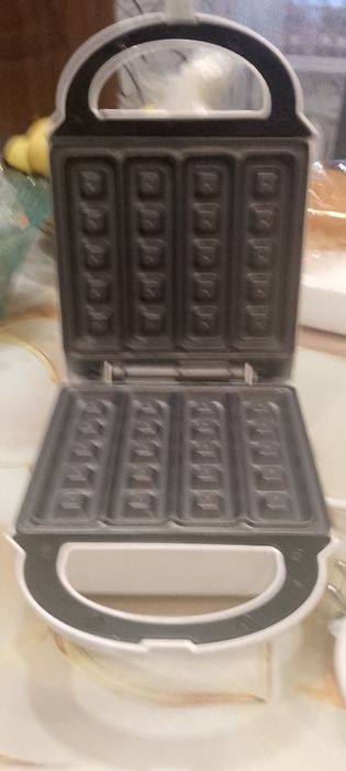 Продам вафельницу kitfort