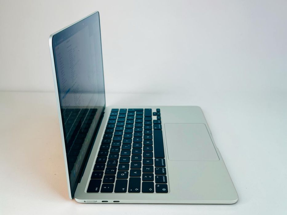 КАТО НОВ! Apple MacBook Air 13 M2 8RAM 256GB Starlight 65 ЗАРЯДА! Гаранция!