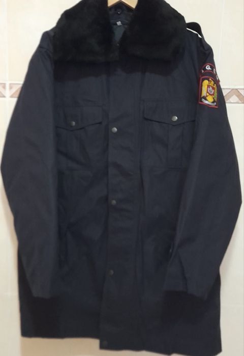 Scurta oras cu guler blana ISU noua