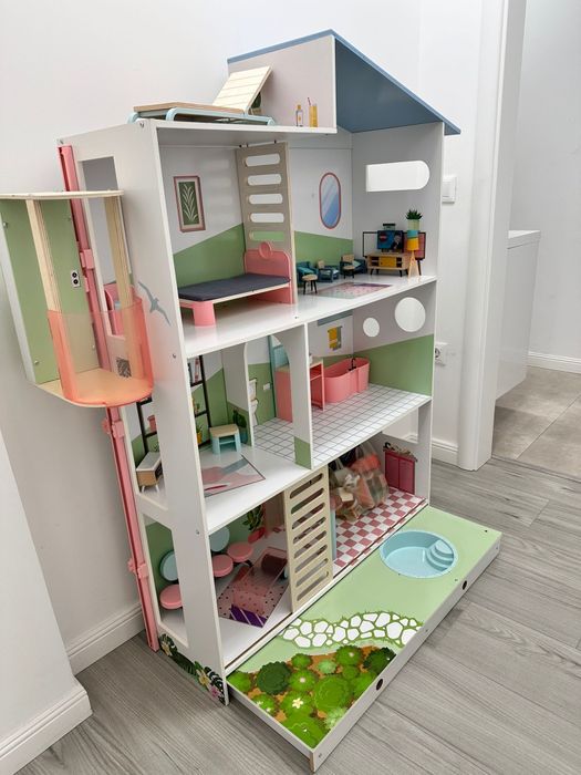 Căsuță de păpuși din lemn cu accesorii