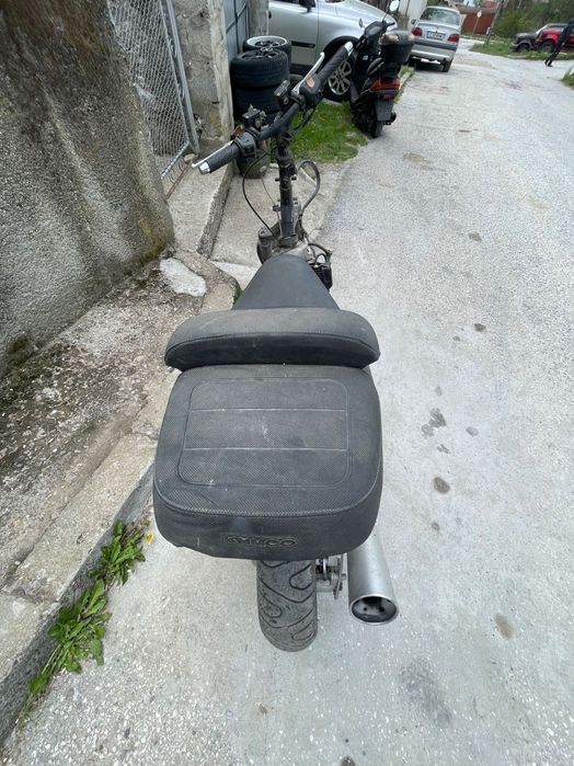 Стари скутери палят и вървят