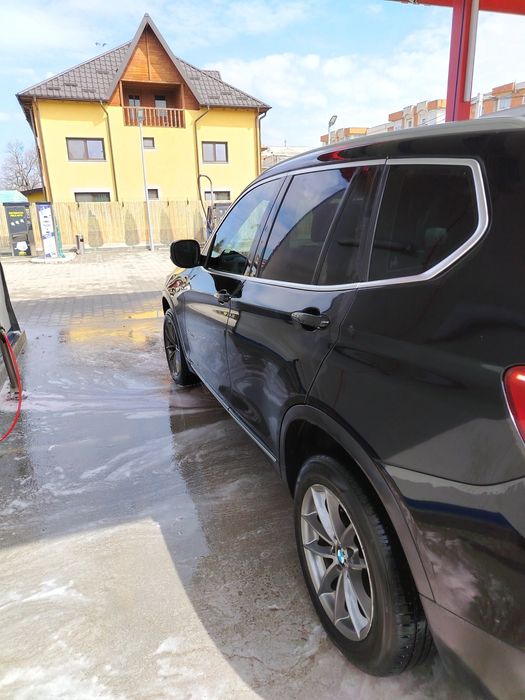 Bmw x 3   mașina are carte întreaga