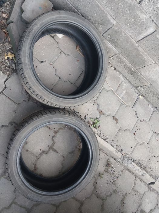 2 шины 245 40 R19. Докатать сезон.
