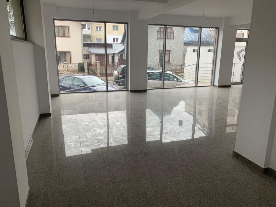 Vând spațiu comercial – 500 mp - parter și subsol bloc nou