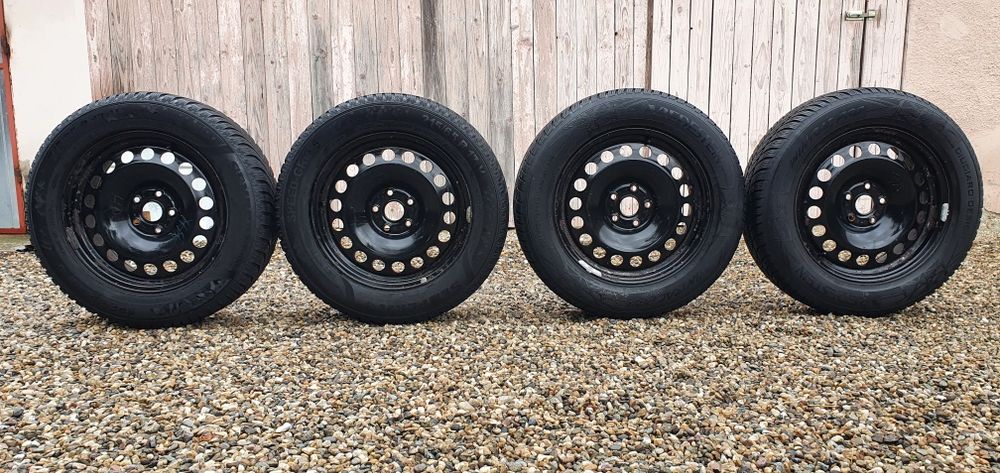 Jante din otel originale vw pe 17.cu gume de iarna .