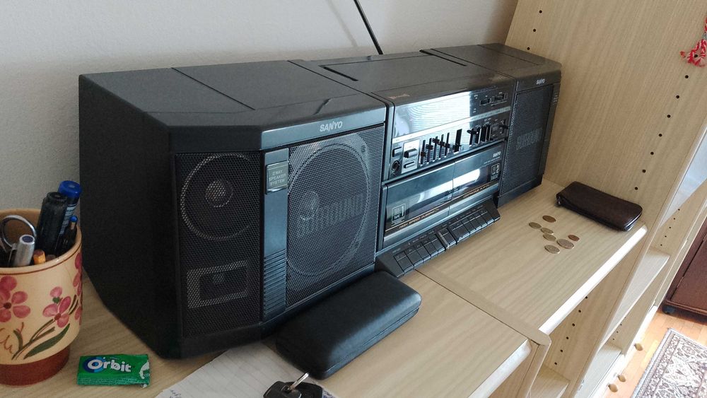 Радиокасетофон,без драскотина.24 w.