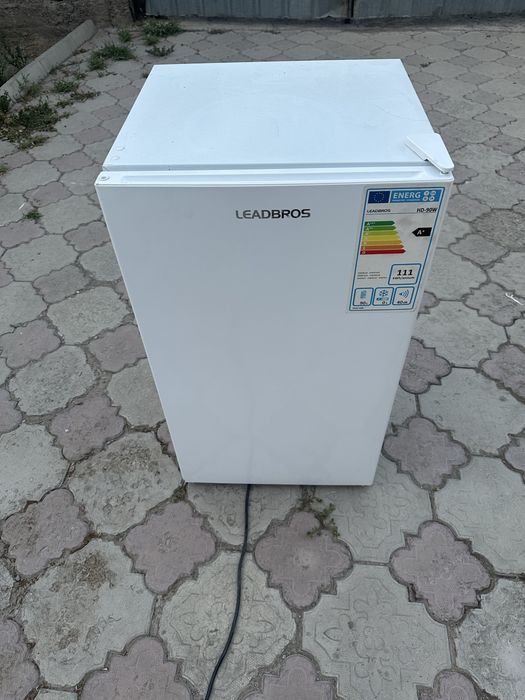 Продам мороженое аппарат и холодильник