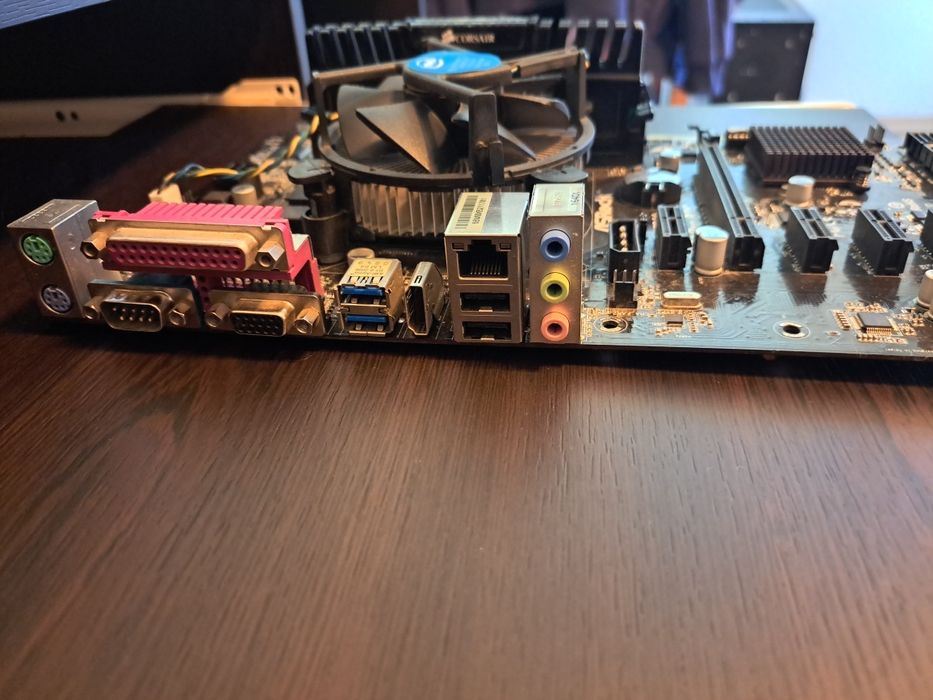 Дънна платка AS Rock H81 pro BTC DDR 3 + процесор intel i5 4670k + 2x