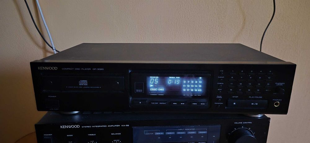 CD player  KENWOOD DP3020