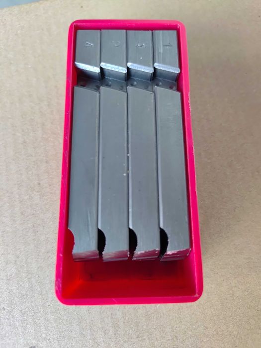 Seturi de bacuri (cuțite) pentru capete de filetat automate / mașini de filetat, model MA US 2000.