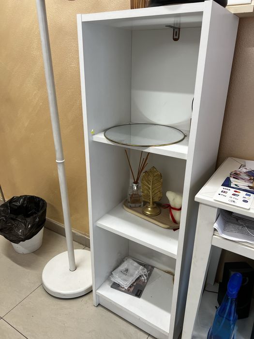 Секция. Етажерка. Бяла. Без забележки
