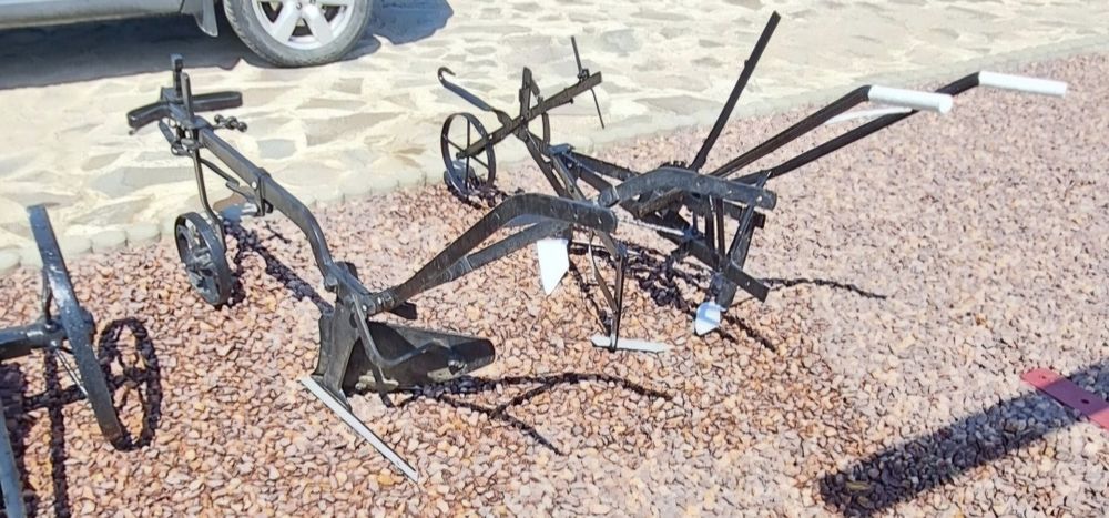 Tun,prasitoare,plug simplu si plug cu cotiga potrivite pentru decorarea curții, grădinii