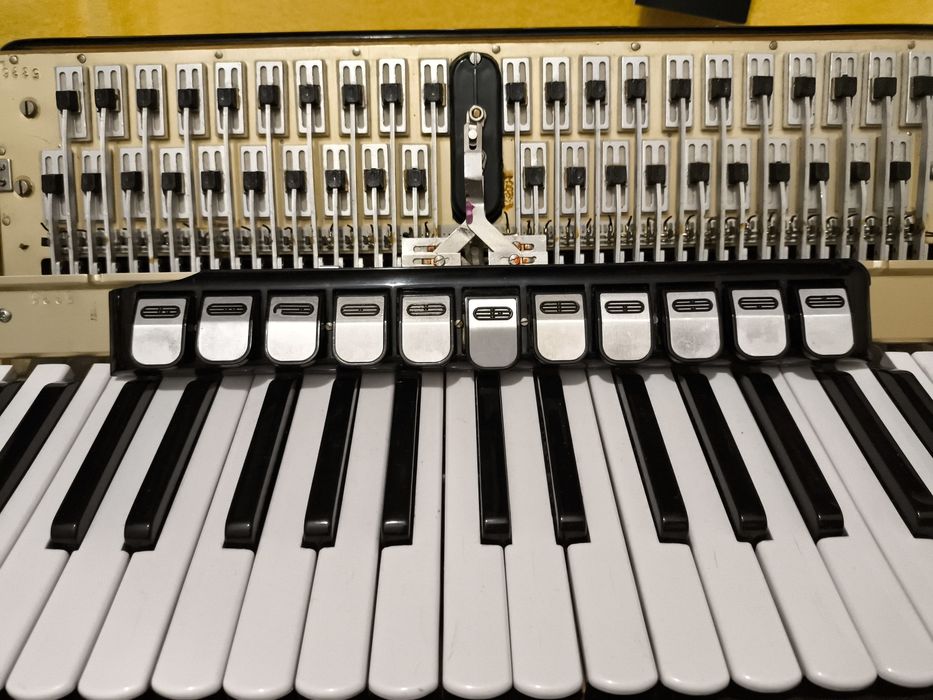 Акордеон Weltmeisyer  Cantus 4