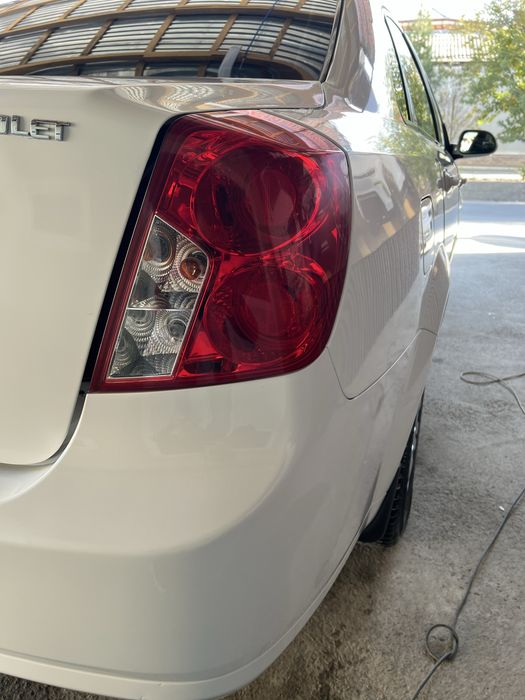 Idal xolat tayor chixol polik qilngan mejikar bor  tayor moshina