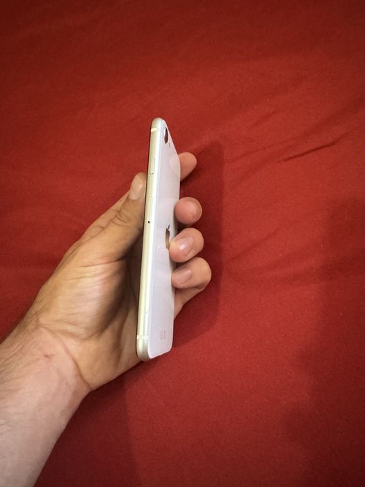 Продам Телефон Айфон SE 128Gb