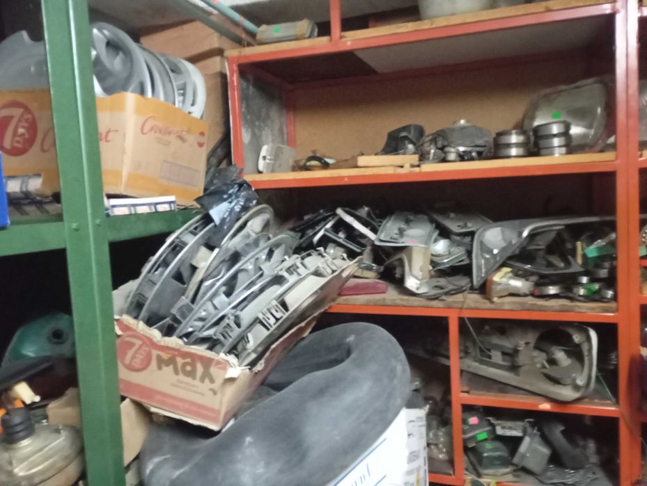 Продава Авточасти за руски Автомобили нови и втора ръка.