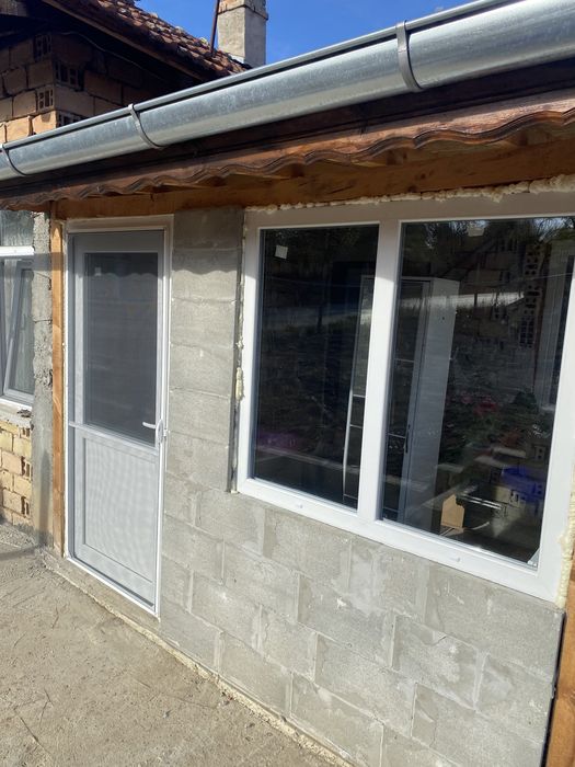 Изработка на PVC дограма и комарници