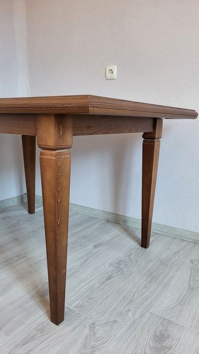 Стол и стулья деревянные