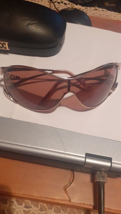 Слънчеви очила ESCADA.